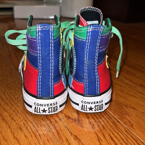Used big kids chucks! Great print for the summer days! Size 11US - Picture 3 of 6